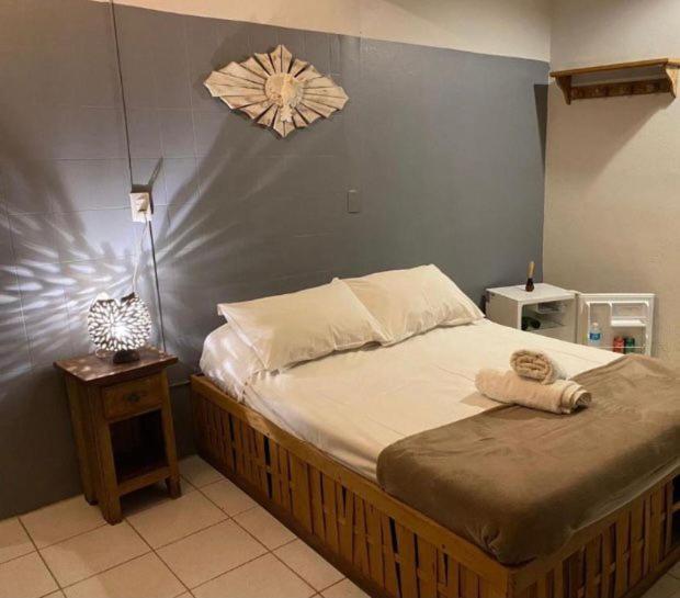 Hostel Santo Bar